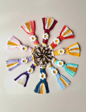 Porta-chaves em Macramé com Flor