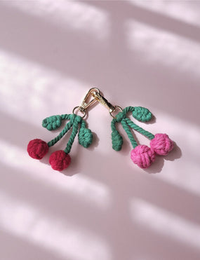 Porta-chaves em Macramé Cerejas